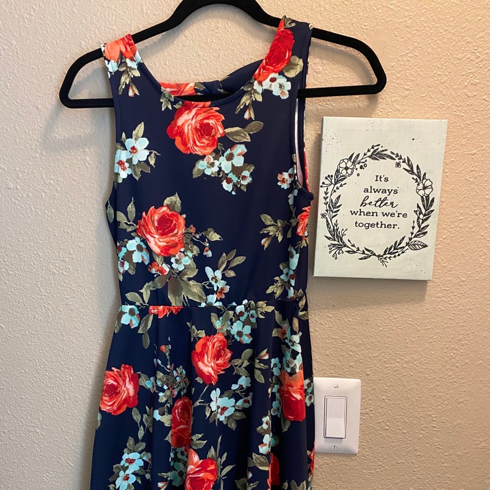 Beautiful asymmetrical floral dress !